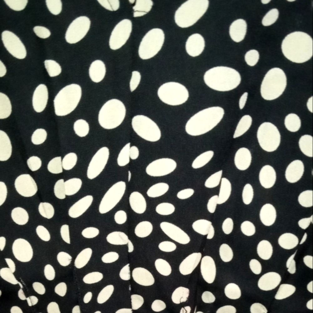 Max Studio blk -white dress.Polka dot print size m. 100 percent polyester.